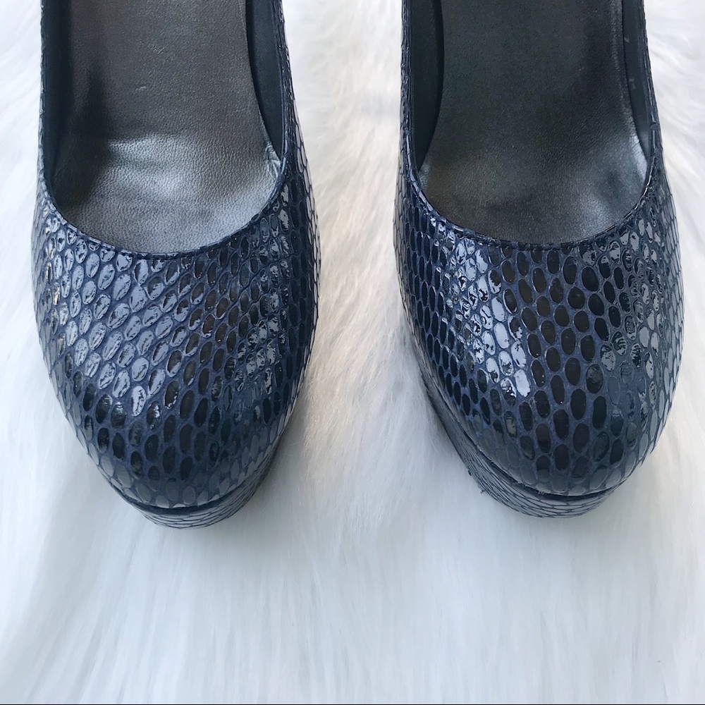 Stuart Weitzman Blue Snakeskin Studded Heels - Picture 4 of 8